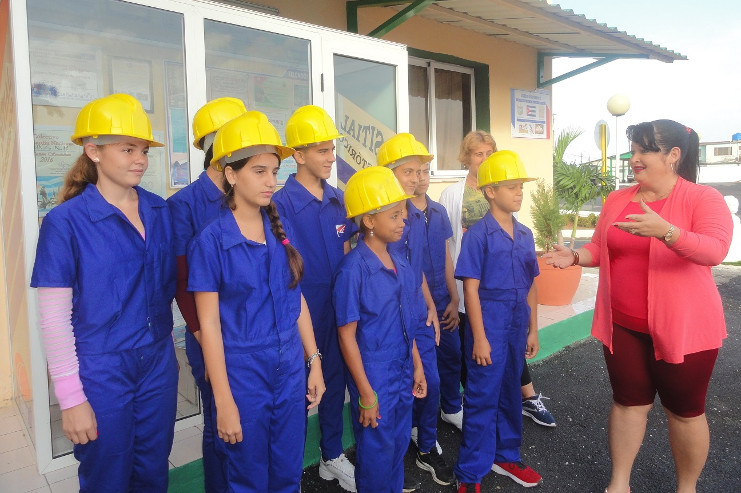 Los muchachos de Cartagena aprenden a cuidar el entorno. /Foto: Magalys