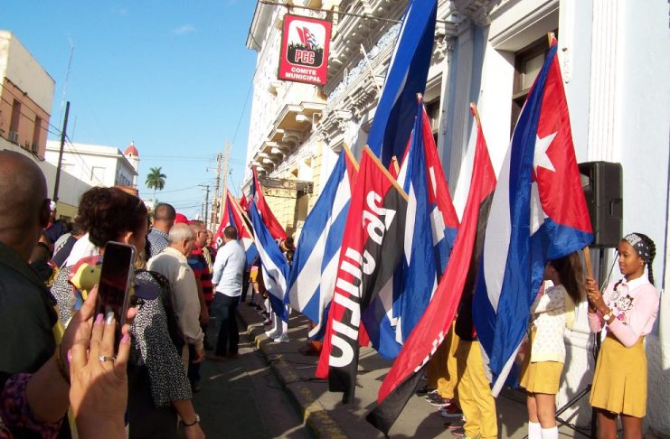 Nuevos militantes del Partido tiene Cienfuegos. /Foto: Efraín Cedeño.