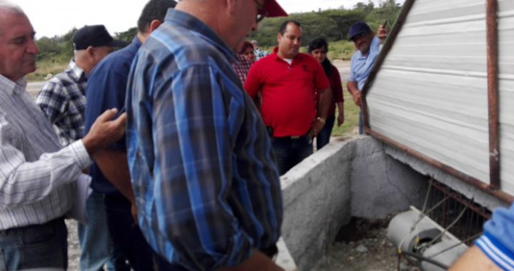 El ministro de la Agricultura, Gustavo Rodríguez Rollero sugirió la conveniencia de utilizar gas metano en los quemadores del túnel de secado. / Foto: Armando Sáez