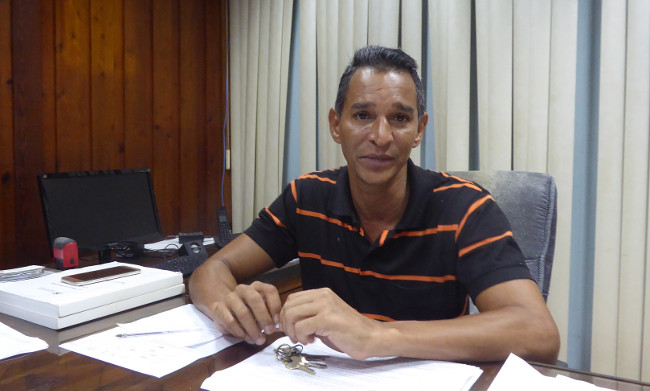 Walter Castellano Castro, director general del enclave: “Desde aquí tributamos a todos los grandes objetivos económicos de la Zona Industrial de Cienfuegos”. /Foto: Julio