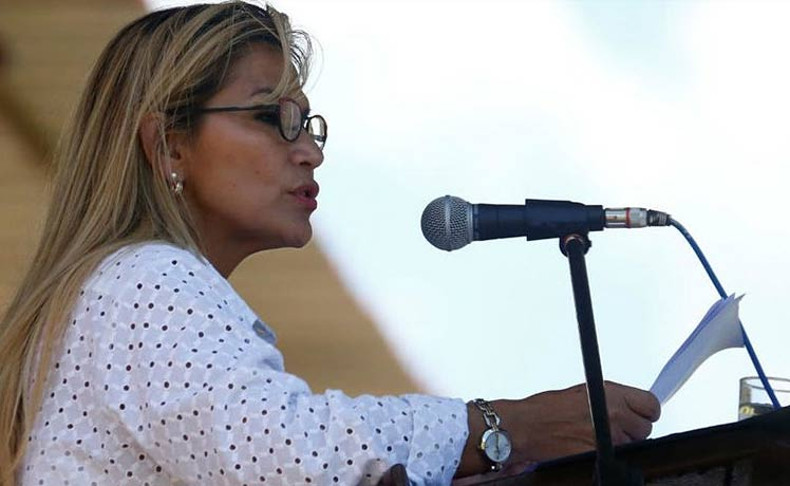 El anuncio anoche de la candidatura a las presidenciales del 3 de mayo de la autoproclamada presidenta de facto, Jeanine Áñez, ha provocado una ola de críticas de todos los signos políticos. /Foto: Prensa Latina