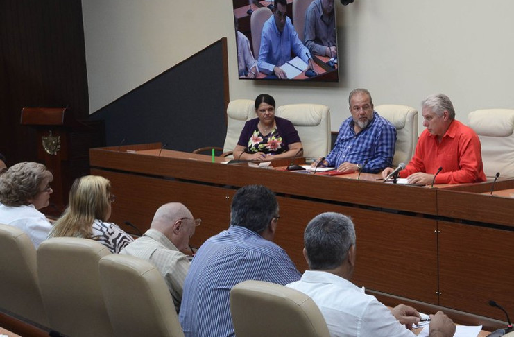 Entre los temas abordados, el Presidente de la República, Miguel Díaz-Canel Bermúdez, urgió a priorizar en el año que recién comienza la transportación de carga por ferrocarril, al ser un medio más eficiente para la economía cubana. /Foto: Estudio Revolución