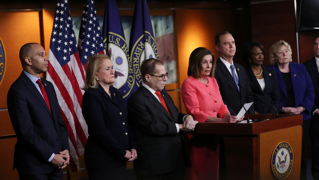 La presidenta de la Cámara de Representantes del Congreso de EE.UU., Nancy Pelosi, presenta a los siete gerentes para el juicio político contra Donald Trump, Washington, EE.UU., el 15 de enero de 2020./Foto: Leah Millis / Reuters