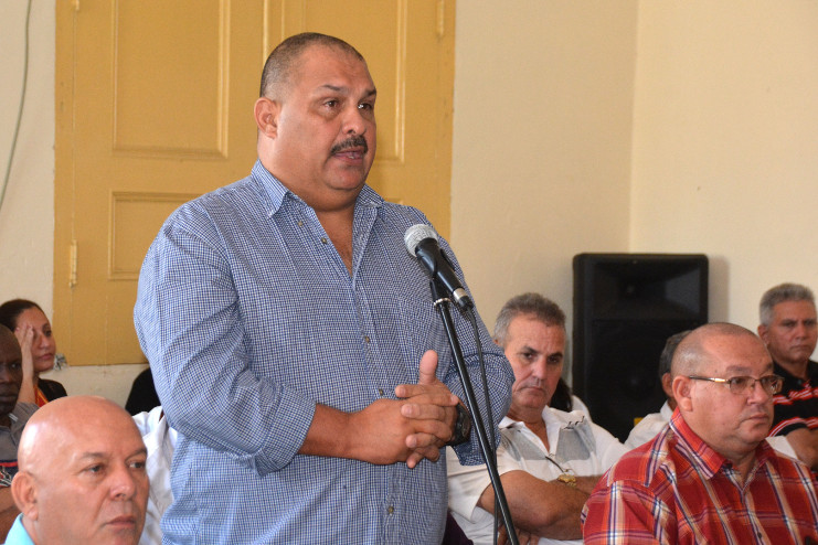 Joel Castillo Fuentes, director del Grupo Empresarial de Comercio en Cienfuegos. /Foto: Modesto Gutiérrez (ACN)