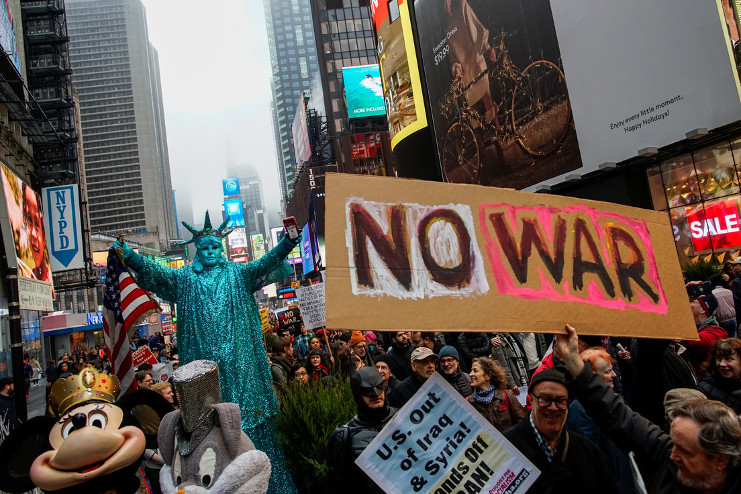 Manifestaciones en Times Square contra la escalada de tensiones en Oriente Medio. Nueva York, EE.UU. 4 de enero de 2020. /Fotos: Eduardo Munoz (Reuters)