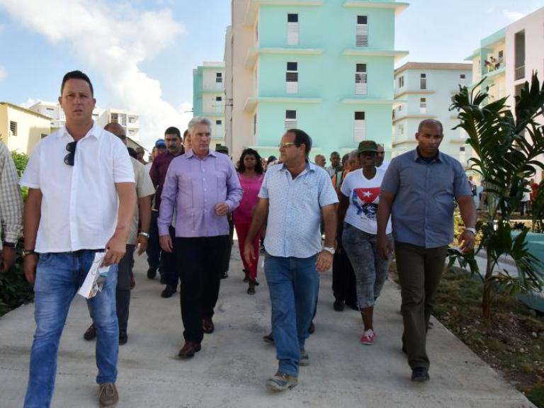 Nuevas viviendas para damnificados en La Habana fueron inauguradas por el Presidente Miguel Díaz-Canel. /Foto: Estudios Revolución