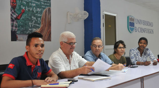 En conferencia de prensa profesores y estudiantes de la UCf abordaron sobre los temas que llevarán a Universidad 2020./ Foto: Juan Carlos Dorado