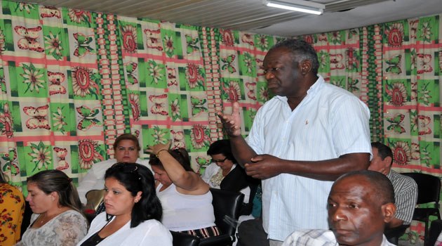Sixto Sánchez Vázquez, presidente del Consejo Electoral Municipal en Cienfuegos, participa en el balance del CEP. /Foto: Juan Carlos Dorado