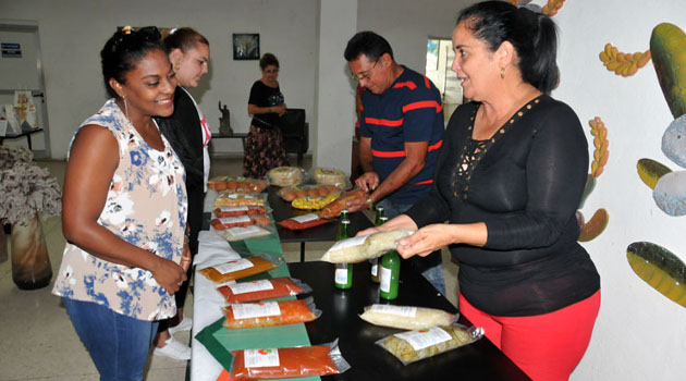 Una feria expositiva y comercial resaltó las potencialidades de la industria alimentaria en Cienfuegos. /Foto: Juan Carlos Dorado