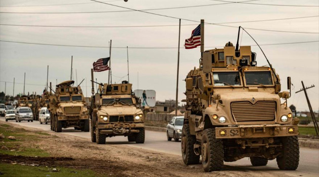 Convoy militar de EEUU en las afueras de ciudad de Al-Qamishli, provincia siria de Al-Hasaka, noreste de Siria, 12 de febrero de 2020. /Foto: AFP