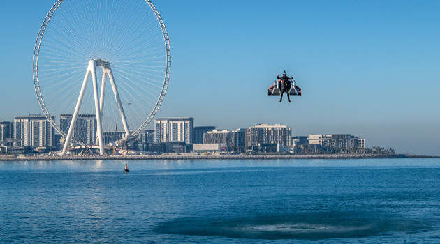 Vince Reffet durante un vuelo en Dubái (Emiratos Árabes Unidos), el 17 de febrero de 2020. /Foto: AFP