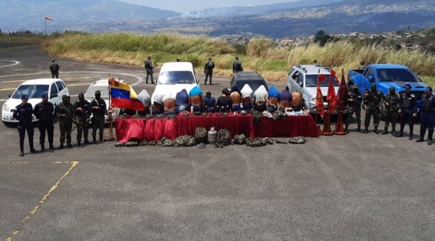 Fotografía de la captura de integrantes de Los Rastrojos, en el estado venezolano de Táchira. /Foto: Twitter @FreddyBernal