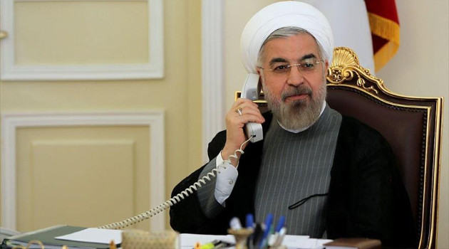 El presidente iraní, Hasan Rohani, mantiene una conversación telefónica desde su despacho en Teherán, la capital. /Foto: President.ir