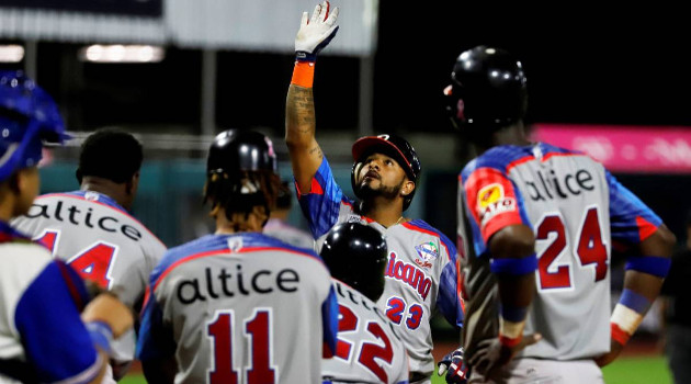 Los Toros dominicanos remontaron en el Hiram Bithorn para sentenciar el duelo ante Cangrejeros de Santurce. Hoy se verán de nuevo, pero en la instancia semifinal. /Foto: Thais Llorca (EFE)