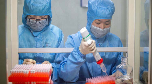China informó recientemente que espera probar en abril próximo el primer candidato vacunal y, si resulta efectivo, planea aprobar mediante canales expeditos posteriores procedimientos y empleo. /Foto: Prensa Latina