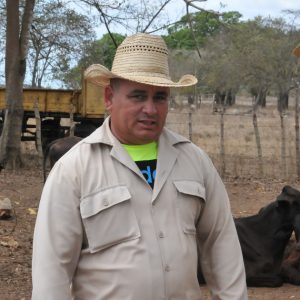 El vicepresidente de la cooperativa resalta las tareas por mantener la producción de leche. / Foto: Juan Carlos Dorado