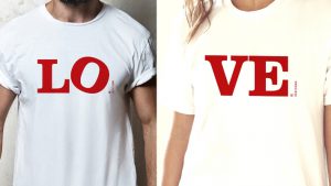 Bolsas y pulóveres con elementos universales o distintivos de Cuba y Cienfuegos aparecen también entre los productos de Enso./ Foto: cortesía Enso