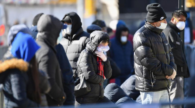 Neoyorkinos hacen fila para hacerse la prueba diagnóstico del coronavirus. Nueva York, EE.UU., 26 de marzo de 2020. /Foto: AFP