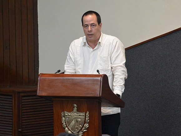 Doctor José Angel Portal Miranda, ministro de Salud de Cuba. /Foto: Estudios Revolución.