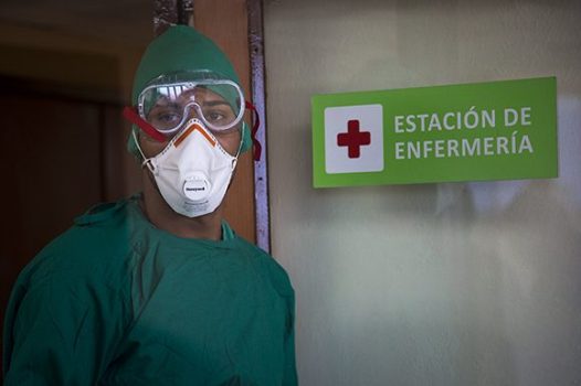 En los laboratorios del IPK se realiza el diagnóstico para 17 virus respiratorios, 16 que habitualmente se vigilan en todo el país, más el nuevo coronavirus. Foto: Irene Pérez/ Cubadebate.