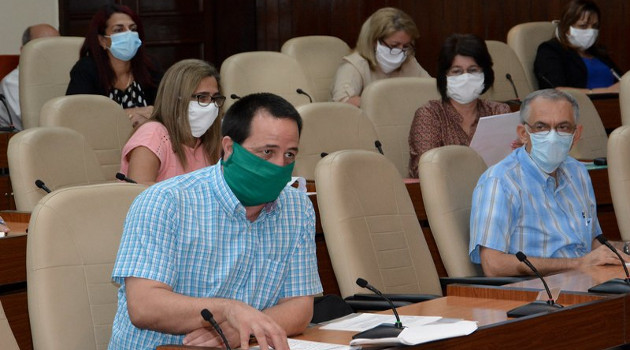 Al actualizar sobre la situación nacional, el ministro de Salud Pública, José Angel Portal Miranda, informó que se abrió el primer evento de transmisión local en el país, en un consejo popular de la provincia de Matanzas. /Foto: Estudios Revolución