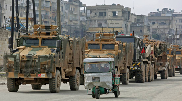 Convoy militar turco en Ariha, en la provincia de Idlib (Siria), 14 de febrero de 2020. /Foto: Aref Tammawi (AFP)