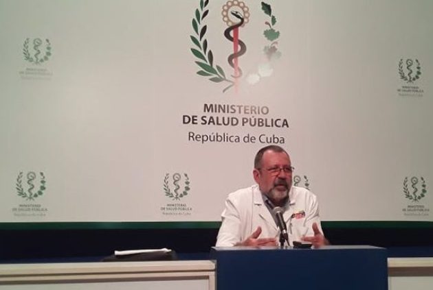 José Raúl de Armas, jefe del Departamento de Enfermedades Transmisibles del Ministerio de Salud Pública, en el Centro de Prensa Internacional. Foto: Lisandra Fariñas/Cubadebate.