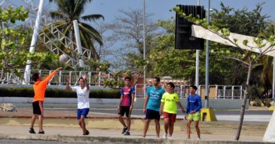 Todavía no hay percepción total de riesgo, jóvenes practicando deporte en la Plaza de la Ciudad./Foto: Juan Carlos Dorado