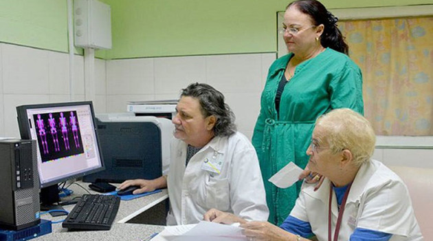 Las pruebas diagnóstico de coronavirus serán asumidas por los sericios de medicina nuclear de Villa Clara. /Foto: Ramón Barreras Valdés (Vanguardia)