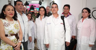 Médicos del contingente internacionalista Henry Reeve a su llegada esta tarde a Managua. /Foto: Jairo Cajina (El19Digital)