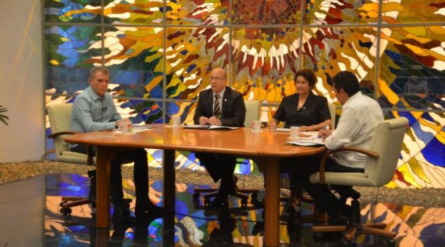 Los ministros de Educación, Transporte y Turismo comparecen este miércoles en la Mesa Redonda. /Foto: Presidencia Cuba. 