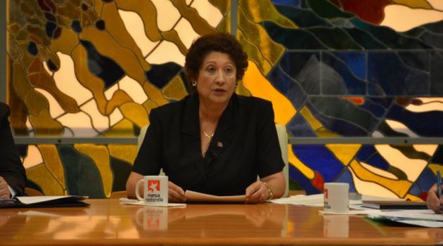 La ministra de Educación, Ena Elsa Velázquez Cobiella, respondió interrogantes recurrentes de la población. /Foto: Presindencia Cuba.