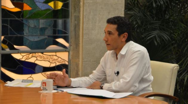 Eduardo Rodríguez Dávila, ministro del Transporte durante la Mesa Redonda./ Foto: Presidencia Cuba. 
