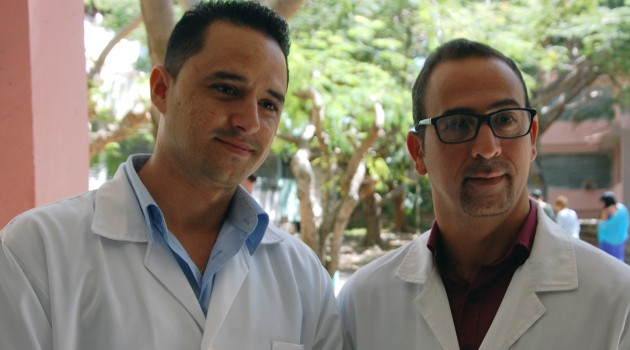 De izquierda a derecha, Dr. Alejandro Zirio Vázquez y Dr. Maiquel Monzón./Foto: Karla Colarte