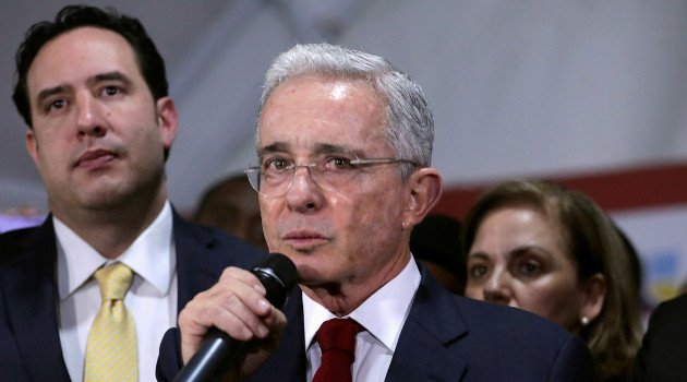 El expresidente Álvaro Uribe tras audiencia en la Corte Suprema de Colombia, 8 de octubre de 2019. /Foto: Luisa Gonzalez (Reuters)
