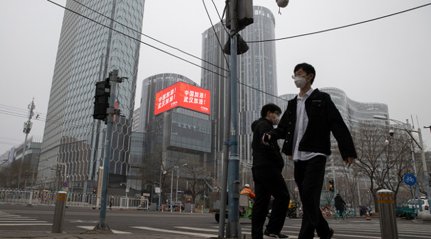 Después de dos días consecutivos con un solo reporte, este miércoles Wuhan dio pábulo a la buena nueva: cero casos nuevos de coronavirus en la que fue epicentro del brote pandémico. /Foto: Ng Han Guan (AP)