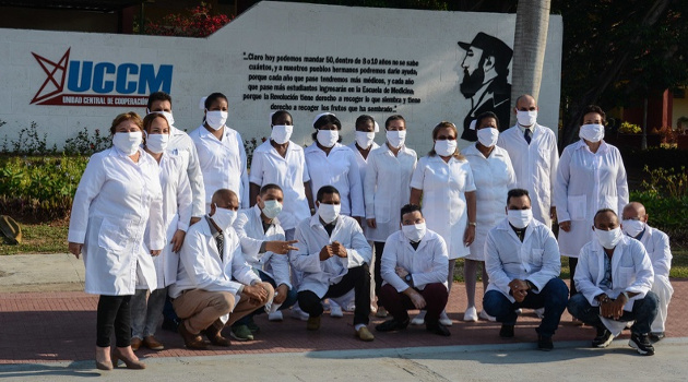 En unas horas llegará a Honduras el grupo de colaboradores cubanos, quienes se sumarán a los mil 192 profesionales del Contingente Internacional de Médicos Especializados en Situaciones de Desastres y Graves Epidemias Henry Reeve, que combaten a la COVID-19 en diversas partes del mundo. /Foto: Marcelino Vázquez (ACN)