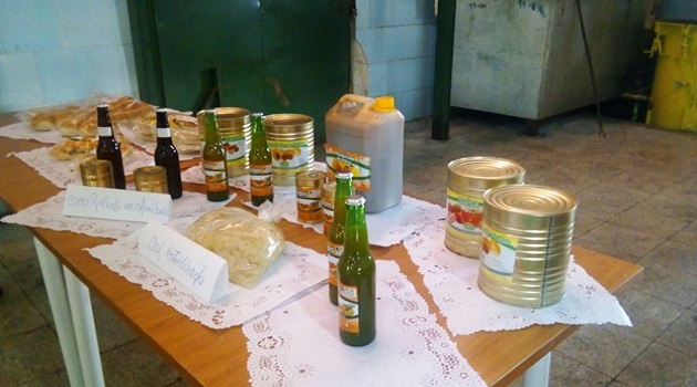 Variados surtidos integran las producciones de la Epia en Cienfuegos, entre ellos jugos y mermeladas que se producen en “el Faro”./Foto: Tay Toscano