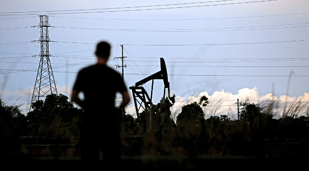 Washington y su insaciable apetido por el petróleo venezolano podrían ser la pieza de cambio por el favor a México en el acuerdo OPEP+. Campo petrolero El Tigre, Venezuela. /Foto: Ivan Alvarado (Reuters)