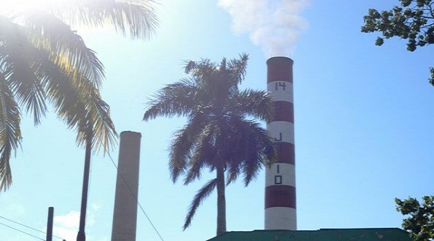 El central 14 de julio, insigne de Cienfuegos, se convirtió en el primer cumplidor de la provincia en la presente zafra. / Foto: Centro de Documentación