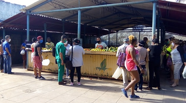 Enfrentan diversas violaciones en mercado de Cienfuegos.