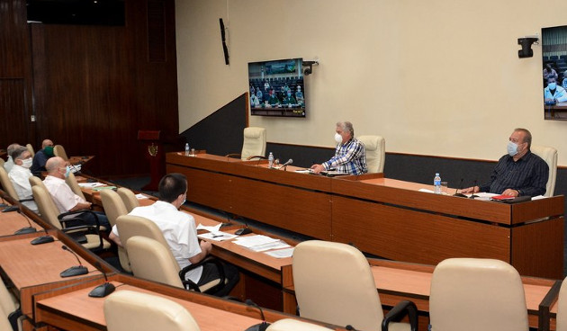 Al evaluar el comportamiento de la pandemia en el país el Presidente cubano convocó este jueves también a celebrar el 1ro de Mayo desde nuestras casas, que se convertirán en todas nuestra plazas. /Foto: Estudios Revolución