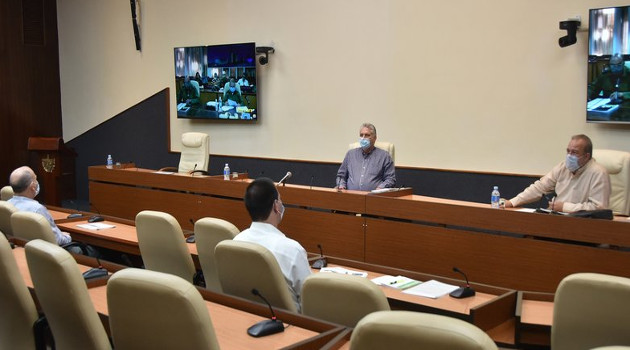 El grupo temporal de trabajo para la prevención y el control del nuevo coronavirus sesionó este miércoles en el Palacio de la Revolución, encabezado por el Presidente de la República y el Primer Ministro. /Foto: Estudios Revolución