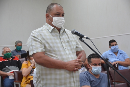 Joel Castillo Fuentes, director del Grupo Empresarial de Comercio en Cienfuegos, detalló la gestión de este sector ante la pandemia. /Foto: Modesto Gutiérrez