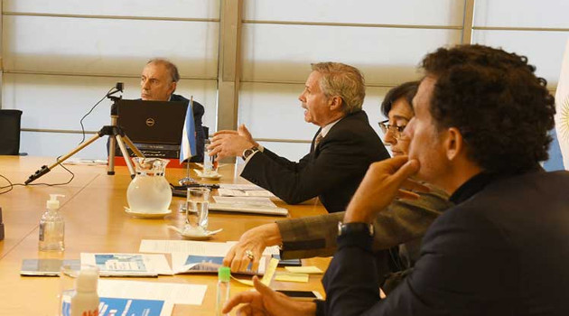 El canciller argentino Fedlipe Sola durante la videoconferencia del Mercosur y las exportaciones. /Foto: Prensa Latina