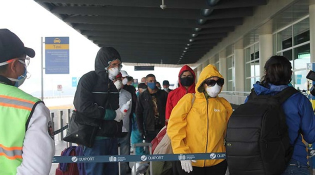 Pasajeros del primer vuelo humanitario desde Ecuador con 83 pasajeros. /Foto: Prensa Latina.