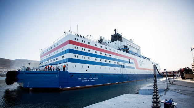 La nave Akademik Lomonósov en que está instalada la primera central nuclear flotante del mundo. /Foto: Rosenergoatom