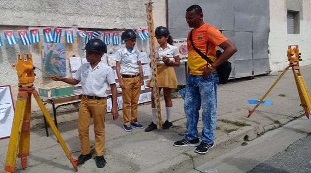 Estudiantes de secundaria en círculo de interés de Ciencias./Foto: Centro de documentación