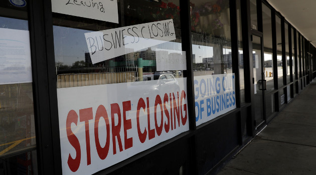El cierre de negocios debido a la Covid-19 ha elevado el número de solicitudes del subsidio de desempleo a más de 36 millones. Niles (Illinois, EE.UU.), 13 de mayo de 2020. /Foto: Nam Y. Huh (AP)