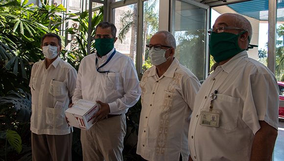 El Instituto Pedro Kourí (IPK) recibió este martes 100 000 pruebas moleculares PCR en tiempo real para su distribución a nivel nacional. Foto: Abel Padrón Padilla/Cubadebate